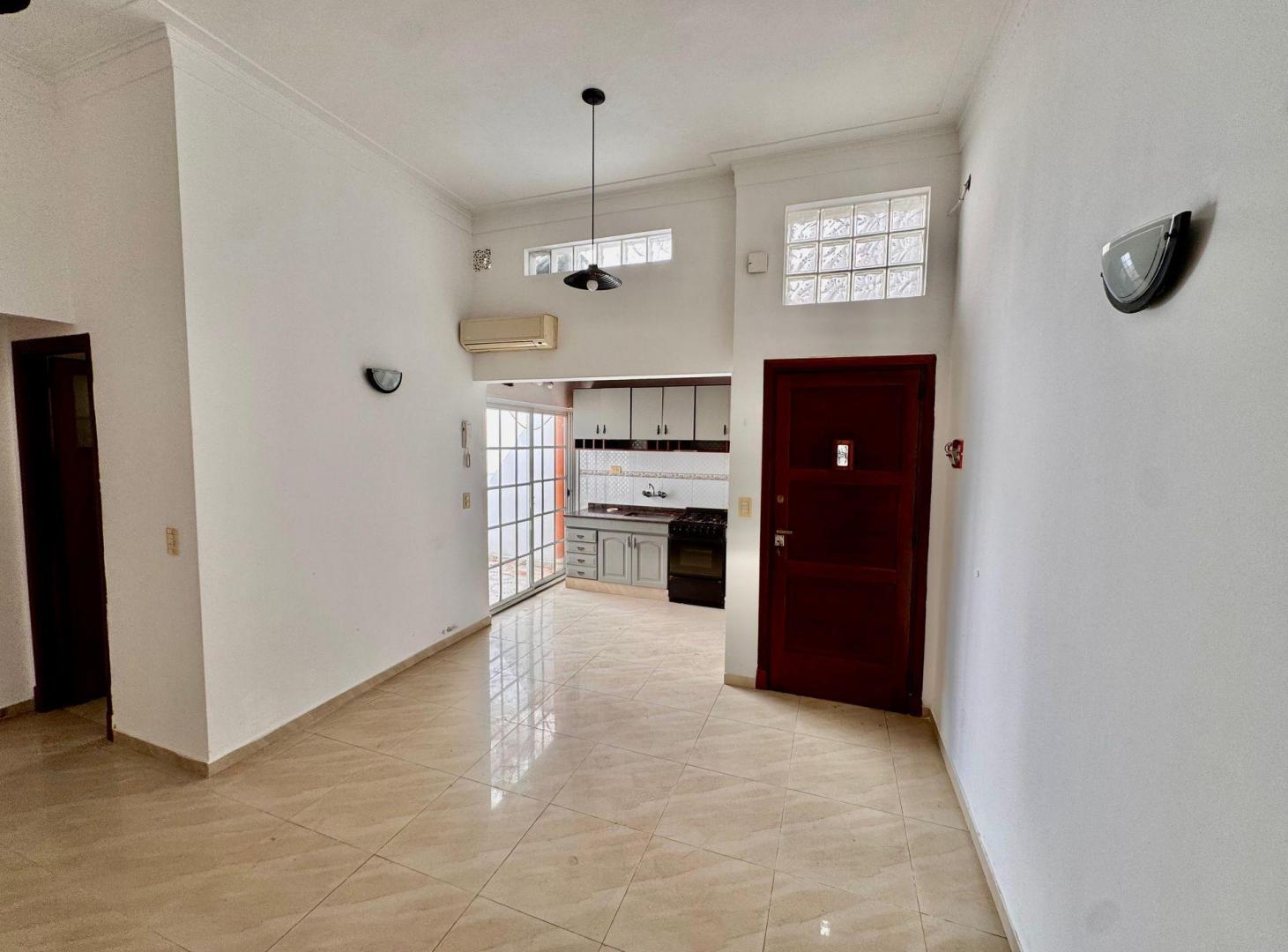 Foto de VENTA DEPTO 2 AMBIENTES EN ALMAGRO PB CON PATIO, imagen 2