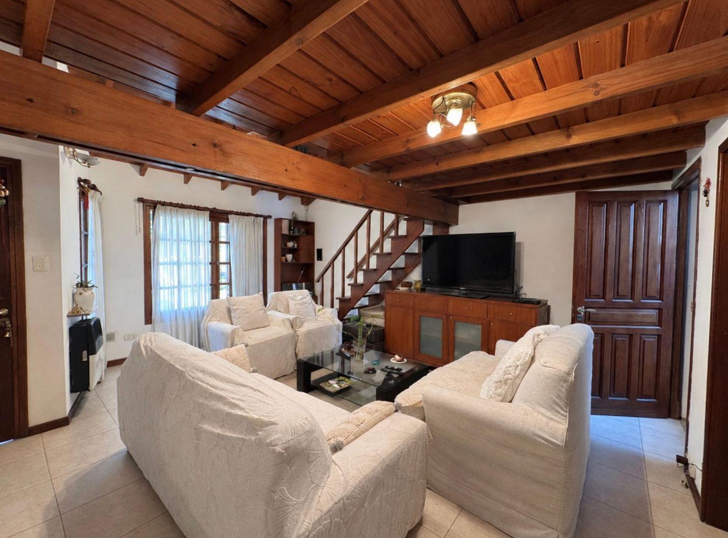 Foto de VENTA CASA 7 AMB JARDÍN PILETA QUINCHO SARANDÍ, imagen 1