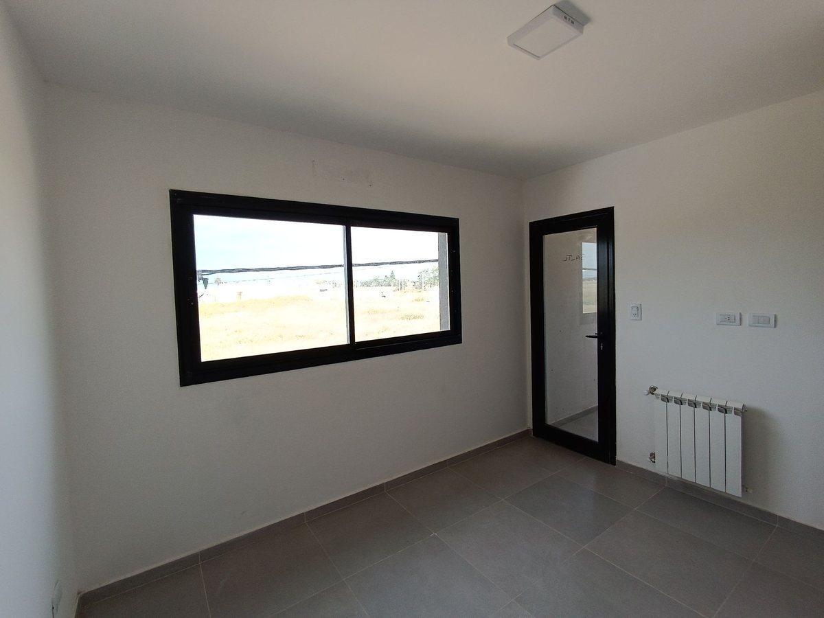 Casa en Venta 3 Dorm. Nuevo Salto Jardin Cochera 2