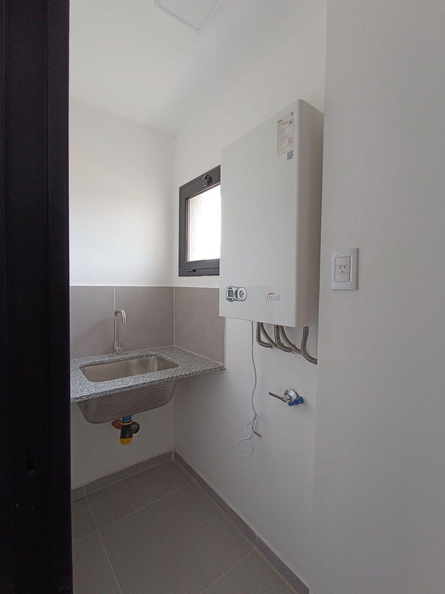 Casa en Venta 3 Dorm. Nuevo Salto Jardin Cochera 2