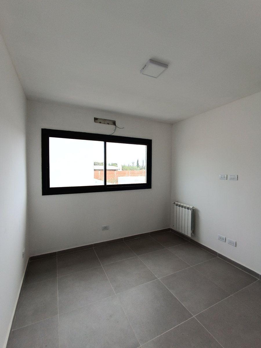 Casa en Venta 3 Dorm. Nuevo Salto Jardin Cochera 1
