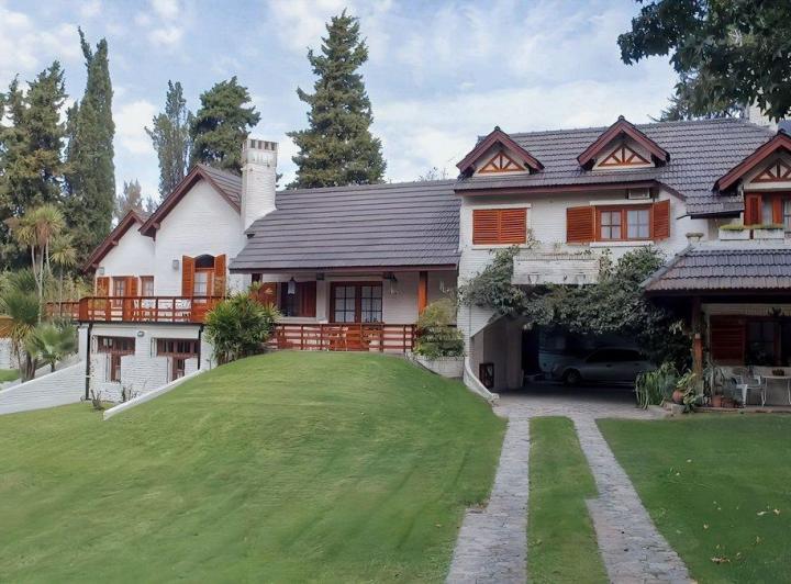 Casa Venta 8 hab. 11 Baños Barrio El Cazador Escob 3