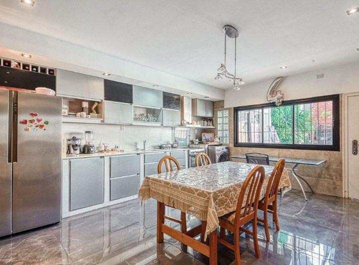 Venta casa en mataderos 6 ambientes 2