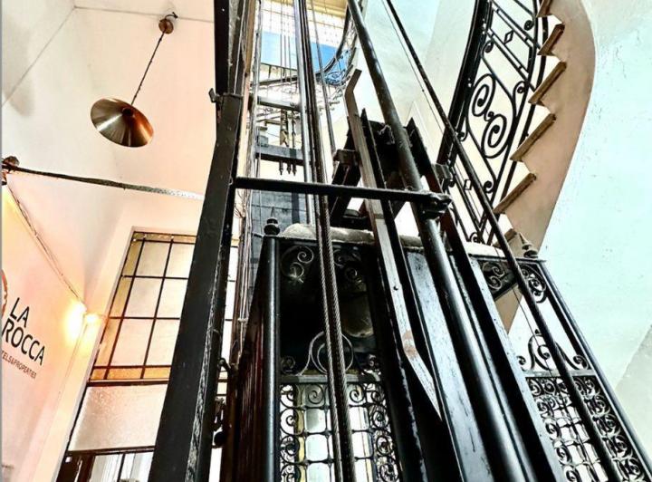 VENTA PISO A REFACCIONAR CALLAO 300. FINANCIA! 3
