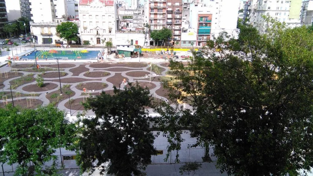 Soberbio lote sobre Avenida para emprendimiento 3