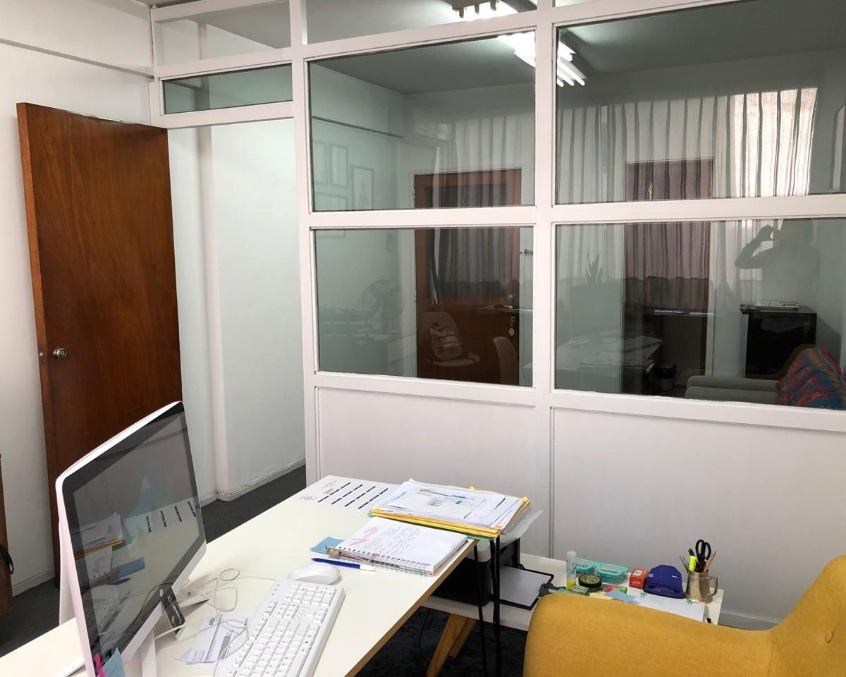 MUY COMODA OFICINA EN TRIBUNALES
