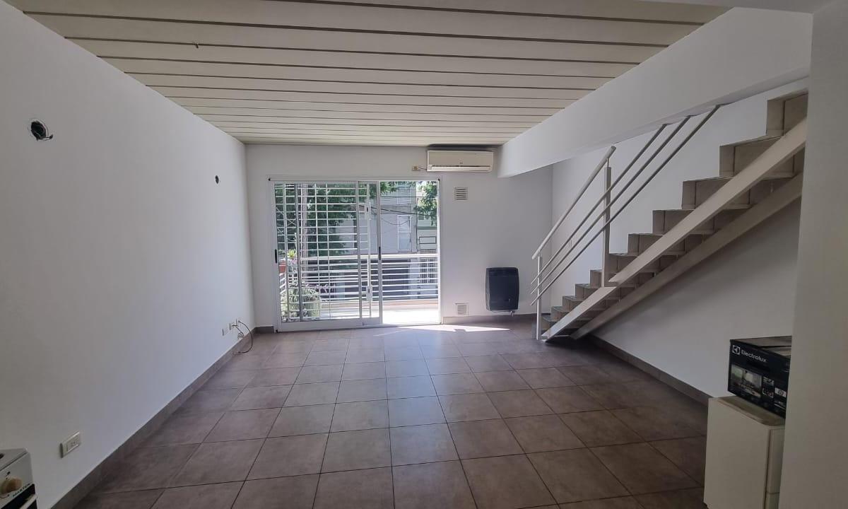 Foto de HERMOSO DUPLEX DE 2 AMB LLENO DE SOL Y BUENA ENERGÍA!!, imagen 3