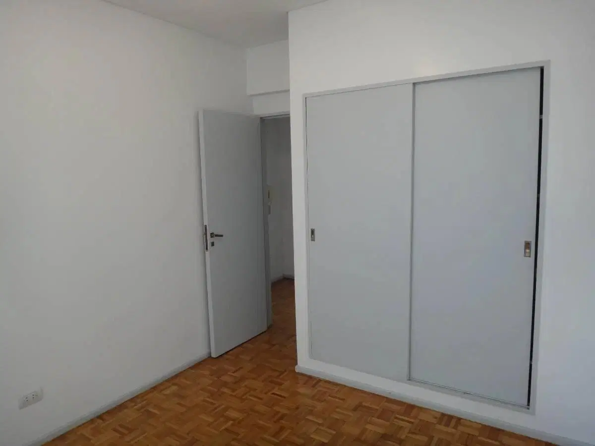 MUY BUEN TRES AMBIENTES A METROS DEL OBELISCO COCHERA DOBLE 4