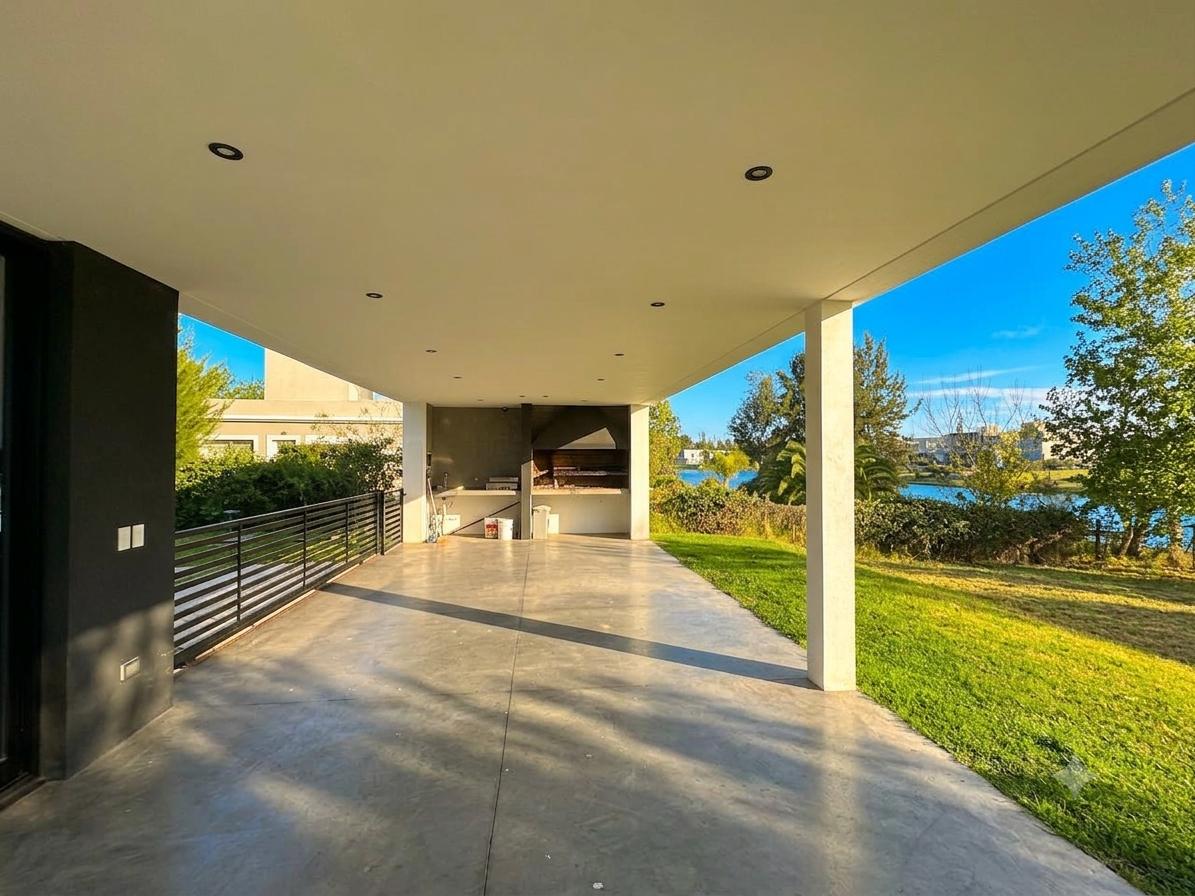 Foto de Casa Salida Laguna - Amplios Ambientes, mucha luz, imagen 2
