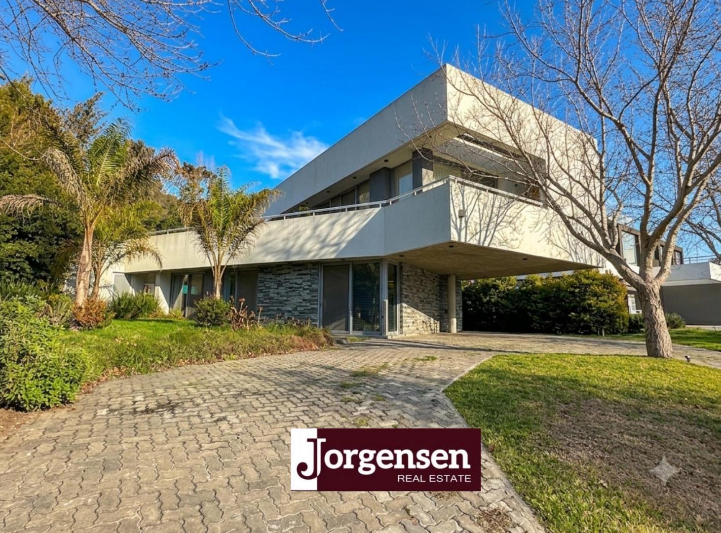 Foto de Casa de Diseño Exclusivo con Terminaciones Excepcionales - El Cazal, imagen 4