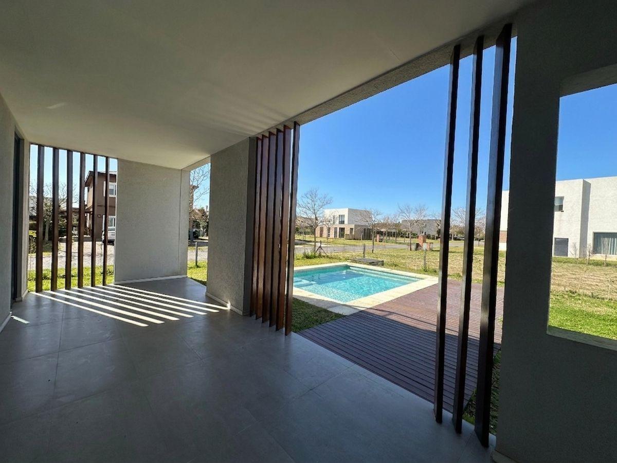 Foto de Excelente Casa Frente a Plaza - Araucarias, Puertos, imagen 2