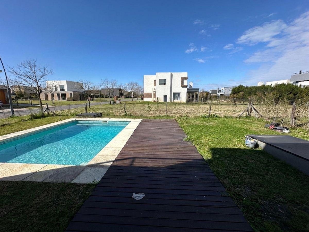 Foto de Excelente Casa Frente a Plaza - Araucarias, Puertos, imagen 1