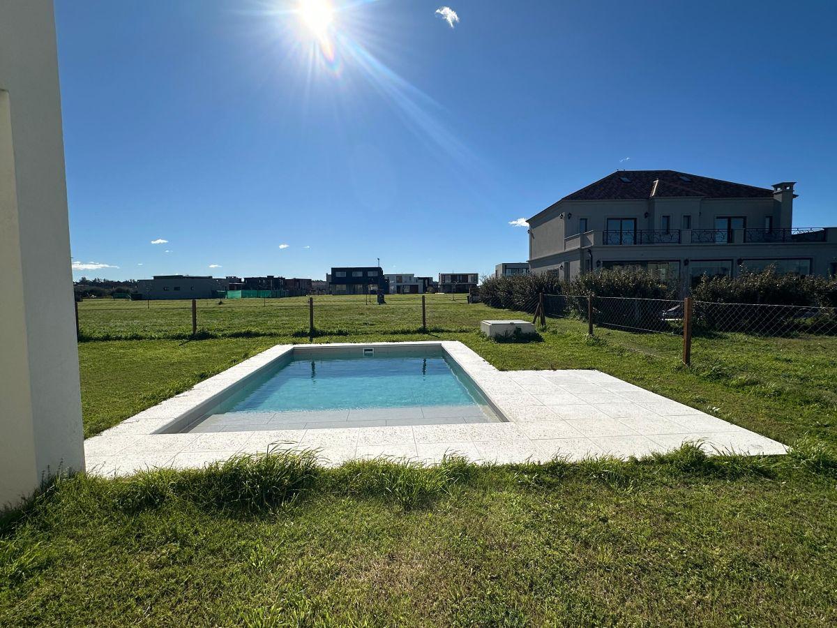 Foto de Alquiler Casa Moderna en Riberas, imagen 1