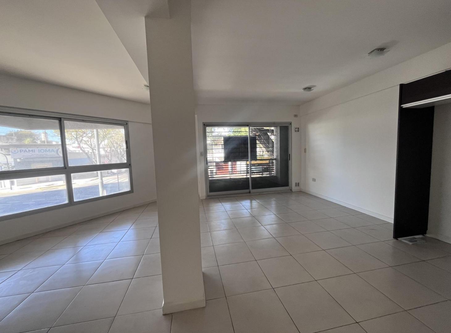 Foto de Departamento de 3 ambientes frente APTO CREDITO EN FLORES., imagen 4