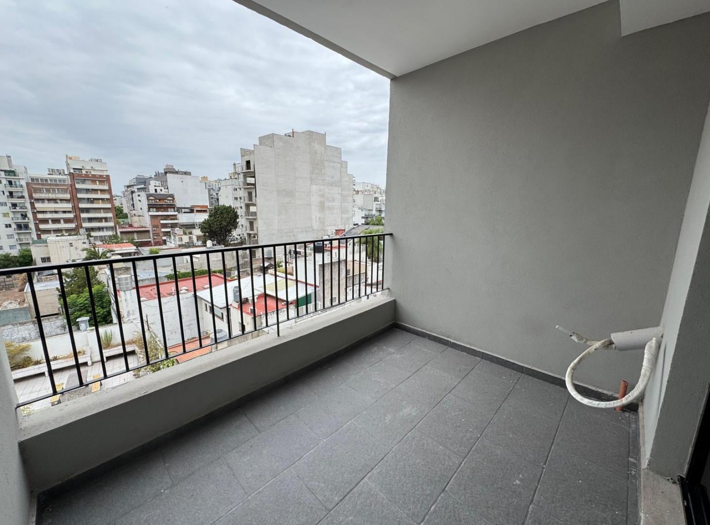 Puan al 600 departamento de 2 Amb a estrenar en parque Chacabuco entrega inmediata.