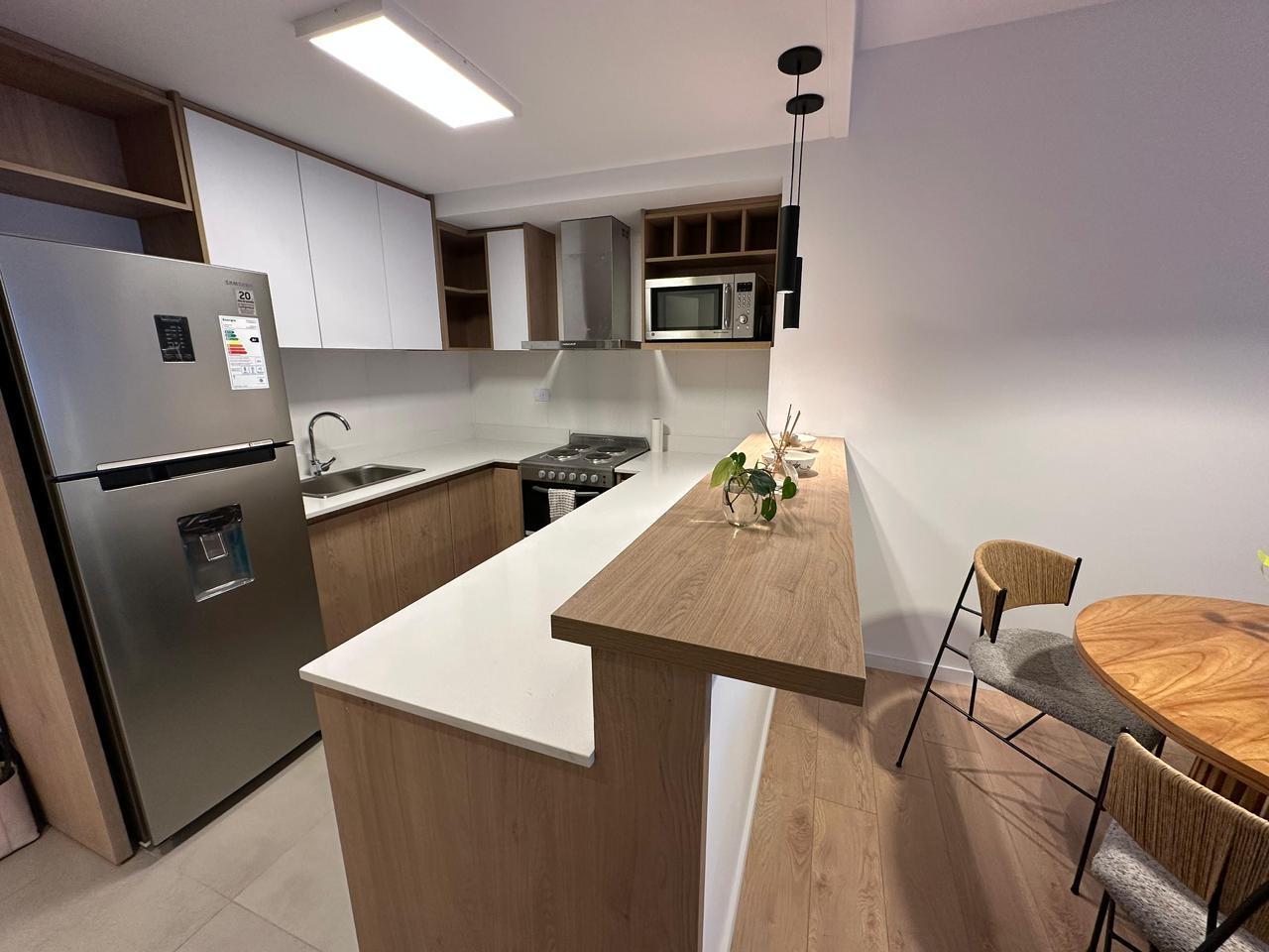 Departamento de 2 ambientes al FRENTE  con dormitorio en SUITE.