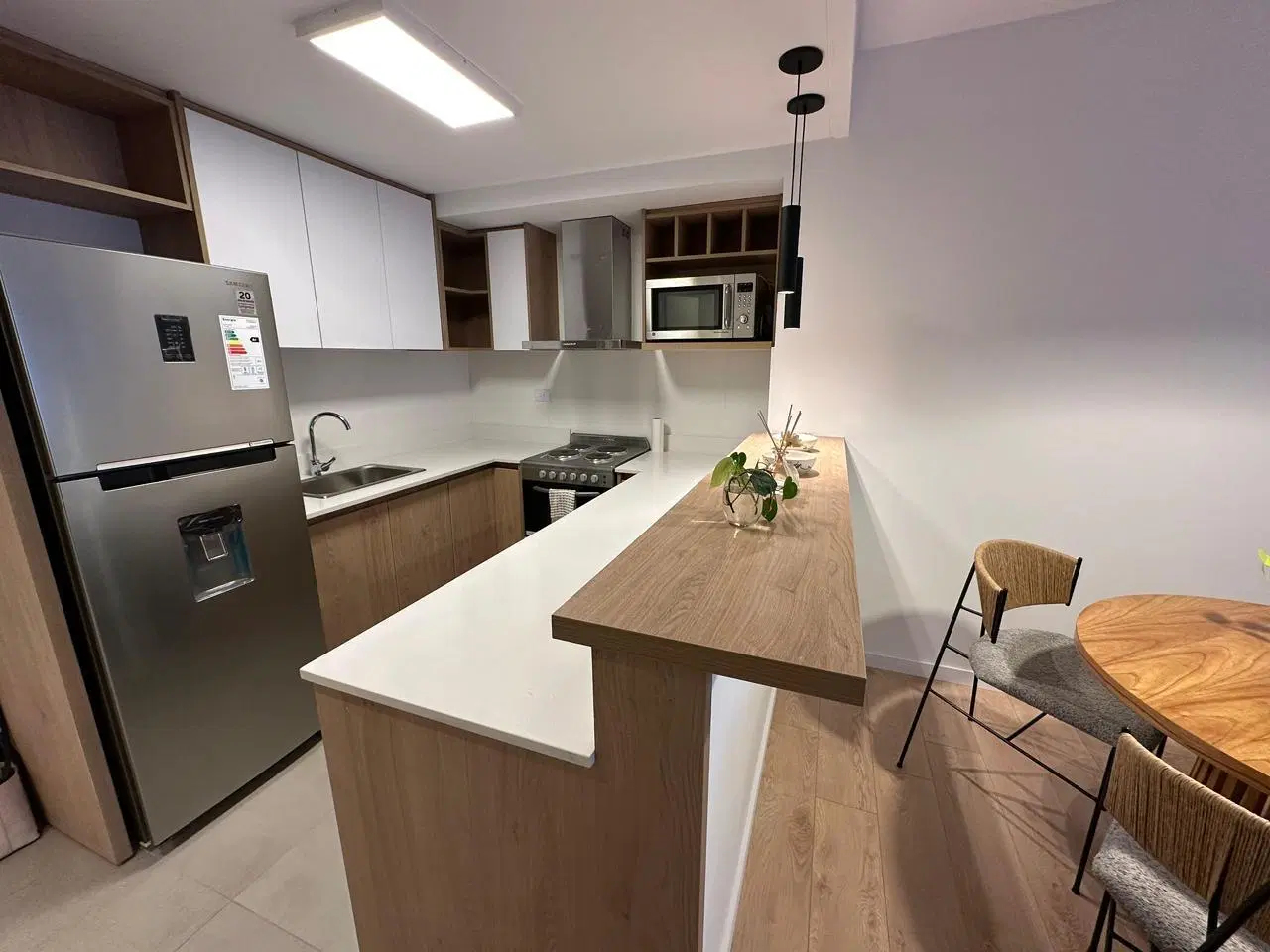 Departamento de 2 ambientes al FRENTE con dormitorio en SUITE. 2