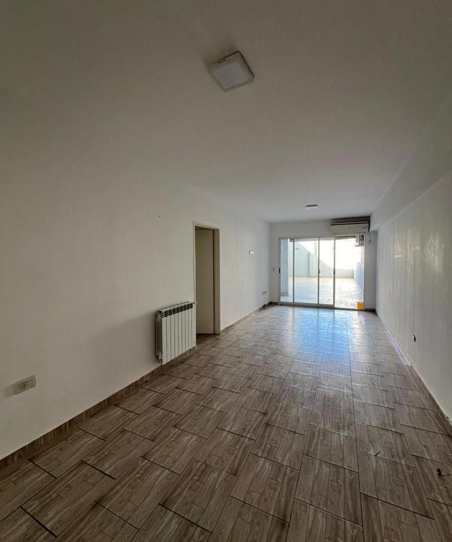 Departamento 4 amb, patio y dos cocheras en Almagro
