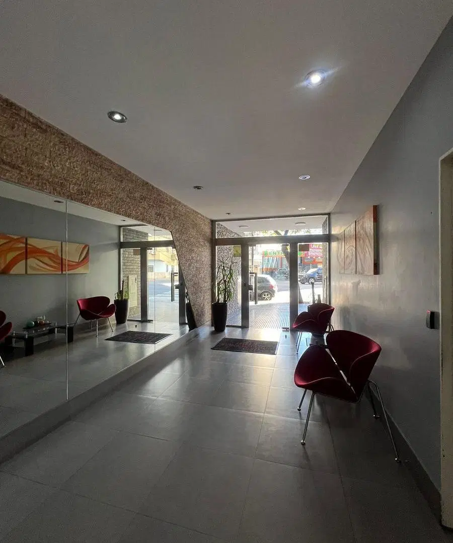 Departamento 4 amb, patio y dos cocheras en Almagro 5