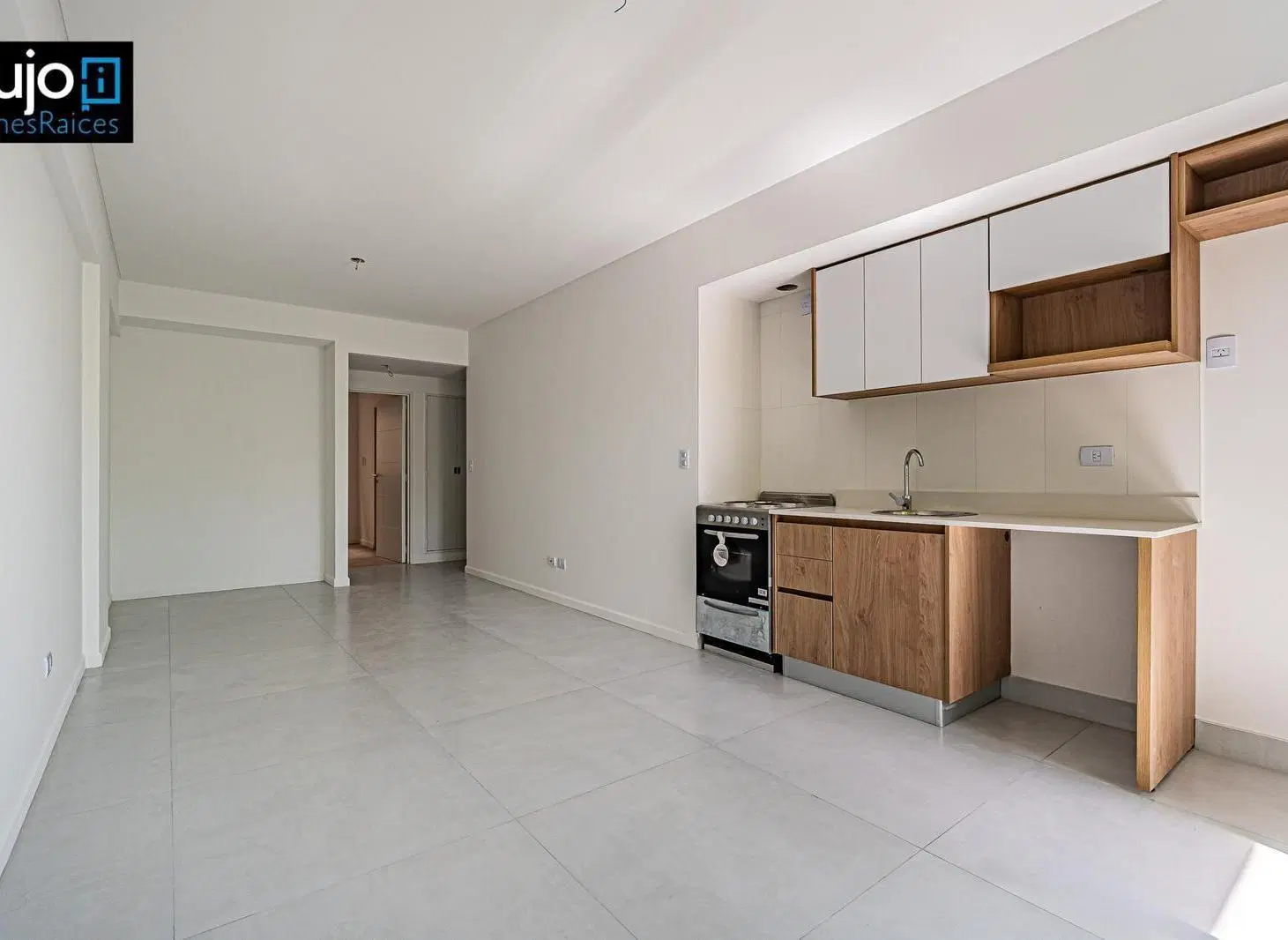 Departamento de 2 ambientes al FRENTE  con dormitorio en SUITE. 4