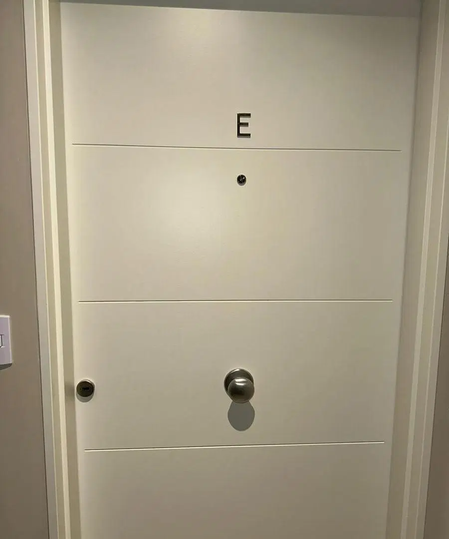 Departamento de 2 ambientes al FRENTE  con dormitorio en SUITE. 2