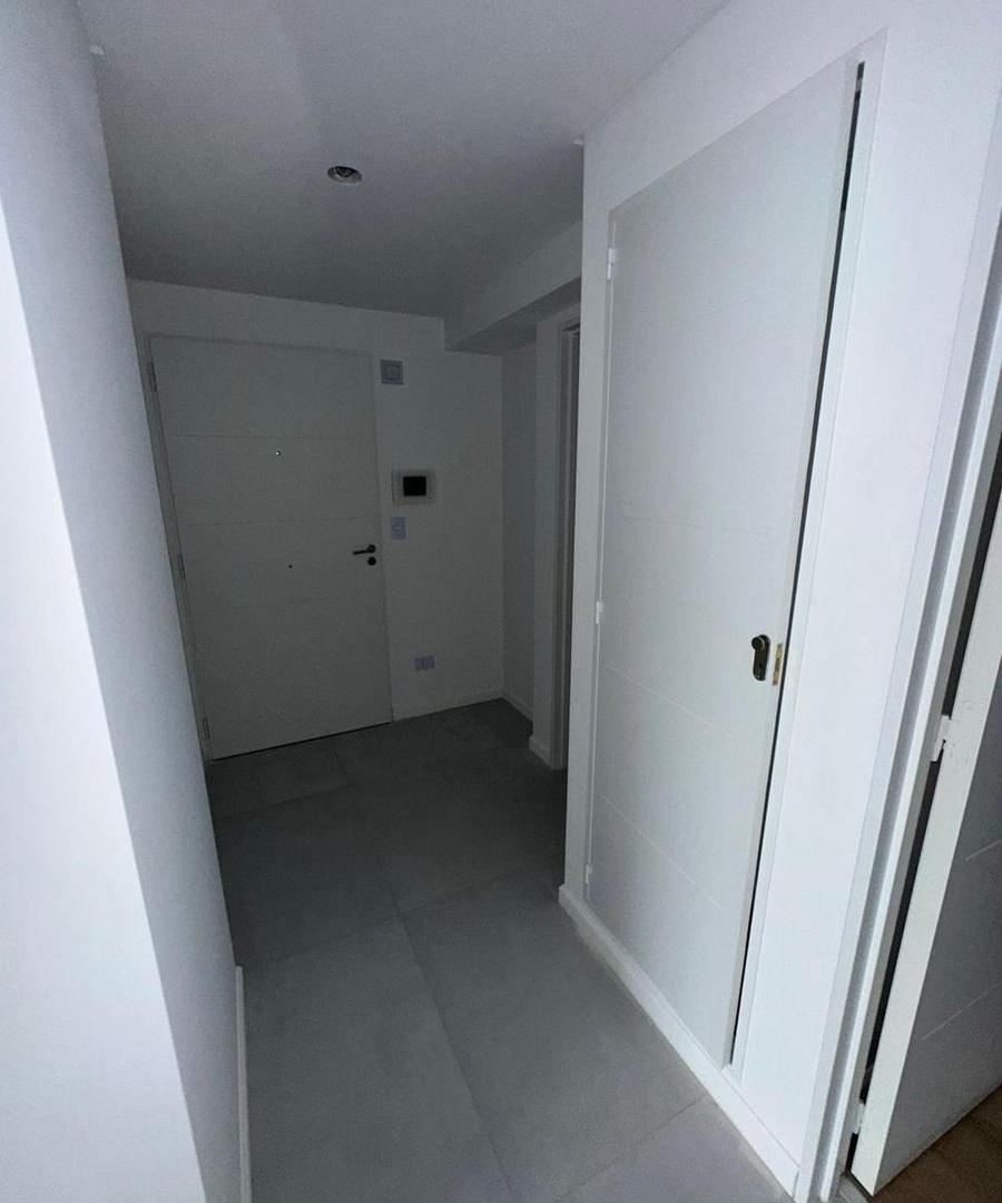 Departamento de 2 ambientes al FRENTE  con dormitorio en SUITE.