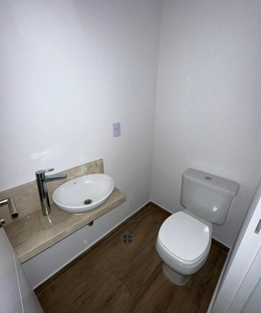 Foto de Departamento de 2 ambientes al FRENTE con dormitorio en SUITE., imagen 5