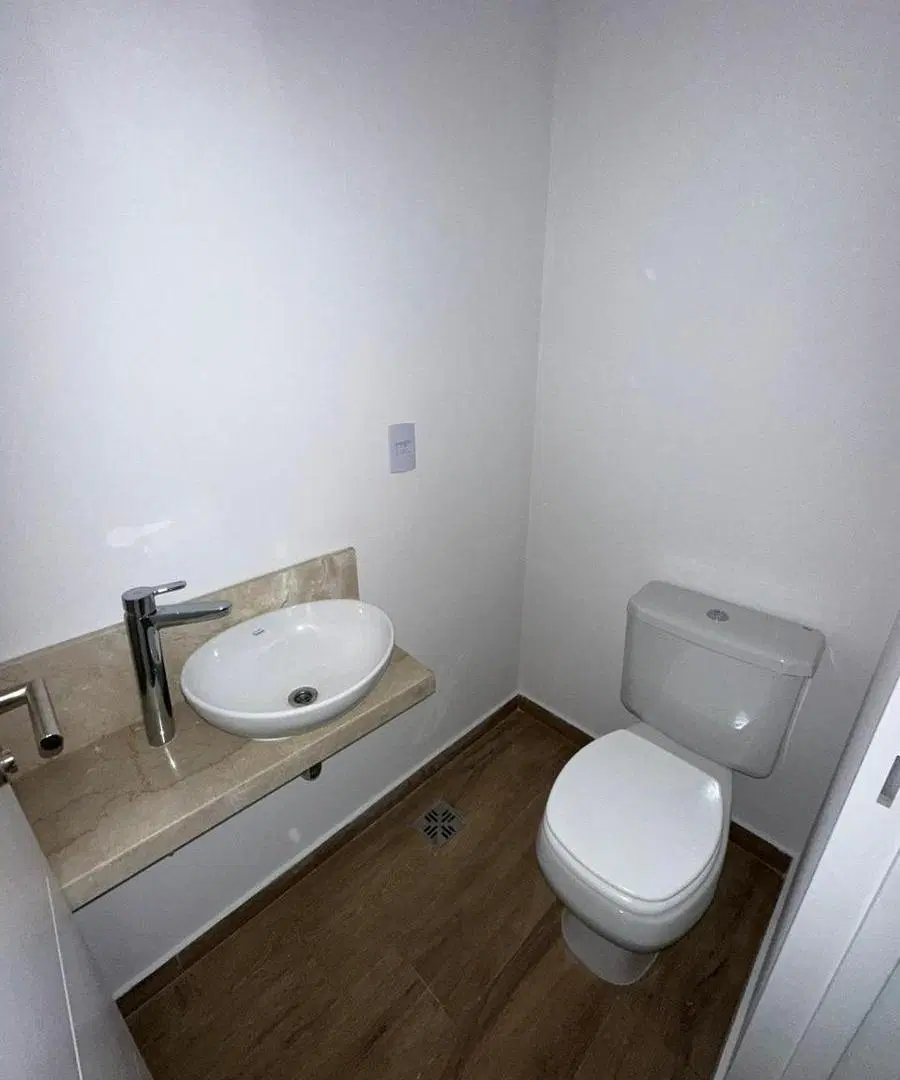 Departamento de 2 ambientes al FRENTE  con dormitorio en SUITE. 5