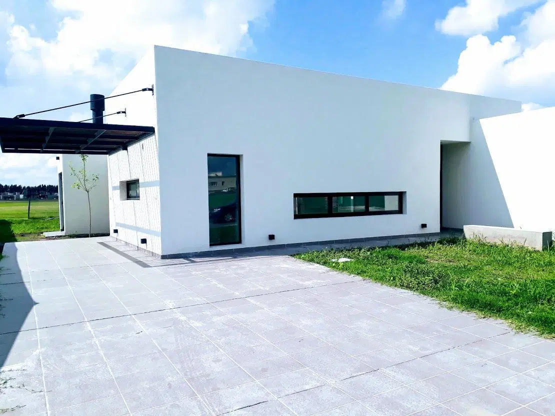Casa de 4 ambientes en Santa Ines con piscina y parque libre. oportunidad 4