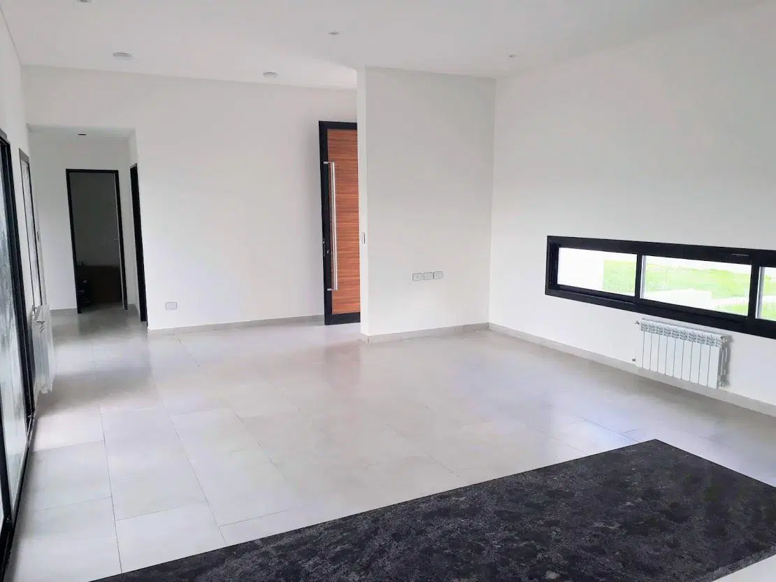 Casa de 4 ambientes en Santa Ines con piscina y parque libre. oportunidad 3
