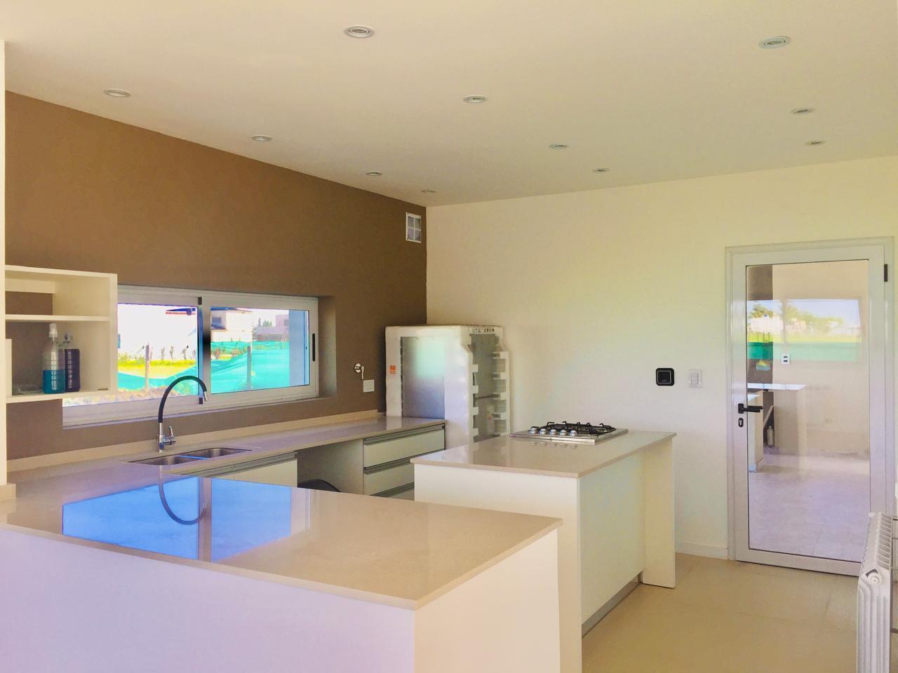 Foto de Casa en Venta de 5amb. en Barrio Santa Inés - Canning, imagen 1