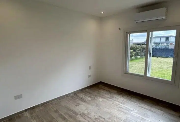 Importante casa en Venta de 4amb. en Barrio Privado Santa Inés - Canning 3