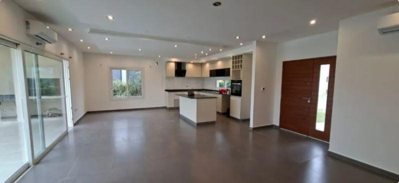 Importante casa en Venta de 4amb. en Barrio Privado Santa Inés - Canning
