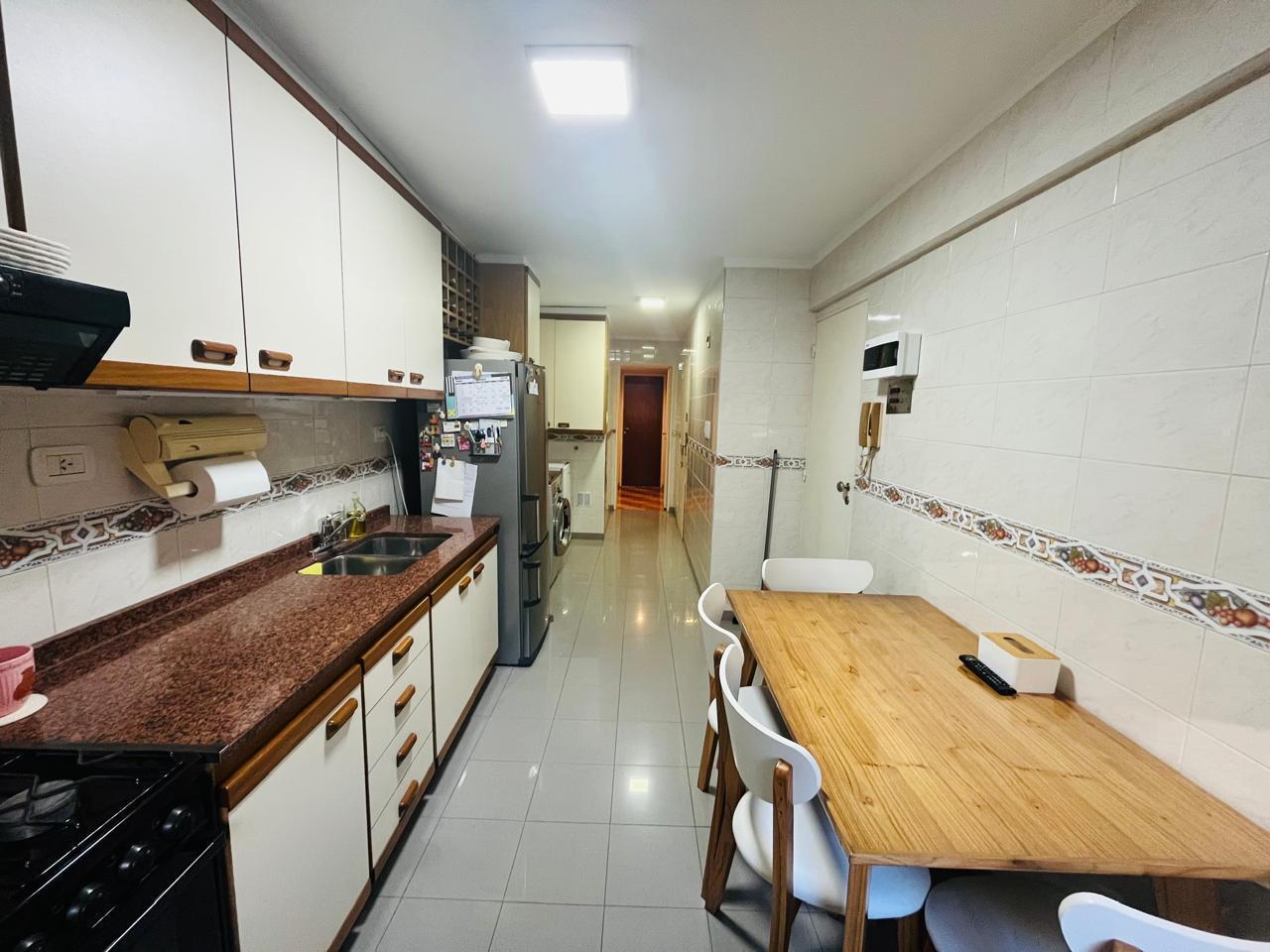 Foto de Departamento 4 ambientes con cochera a mts de Goyena, imagen 3
