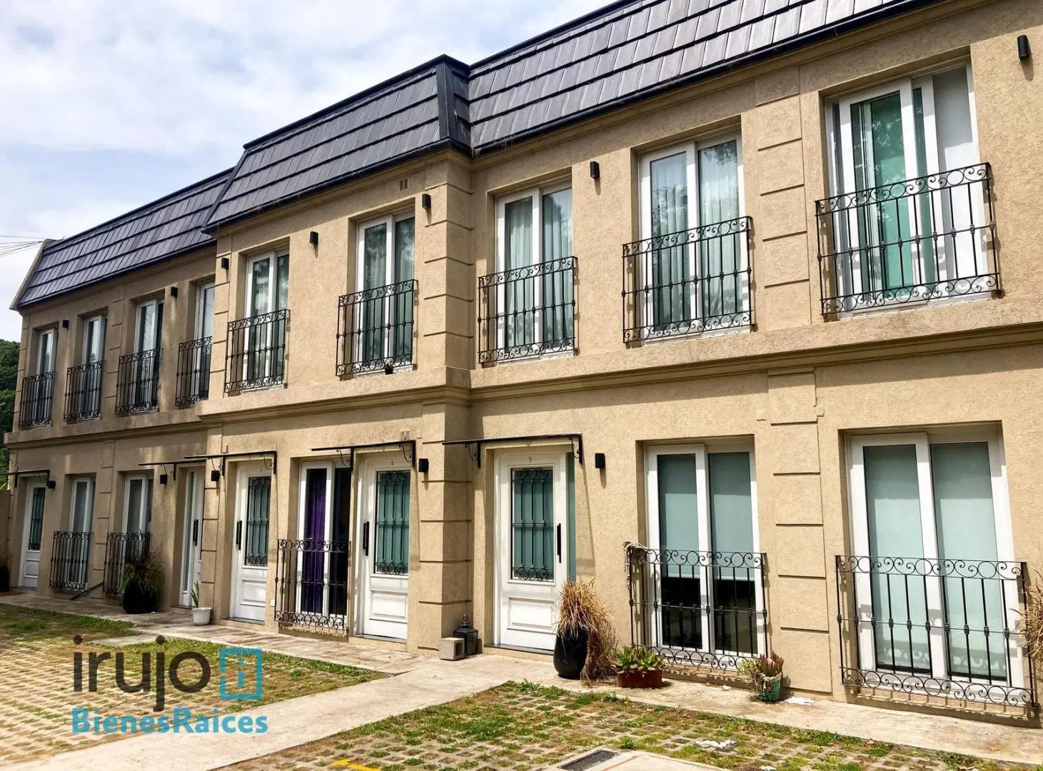 Complejo de duplex de 2 y 3 ambientes en Ezeiza-Canning 2