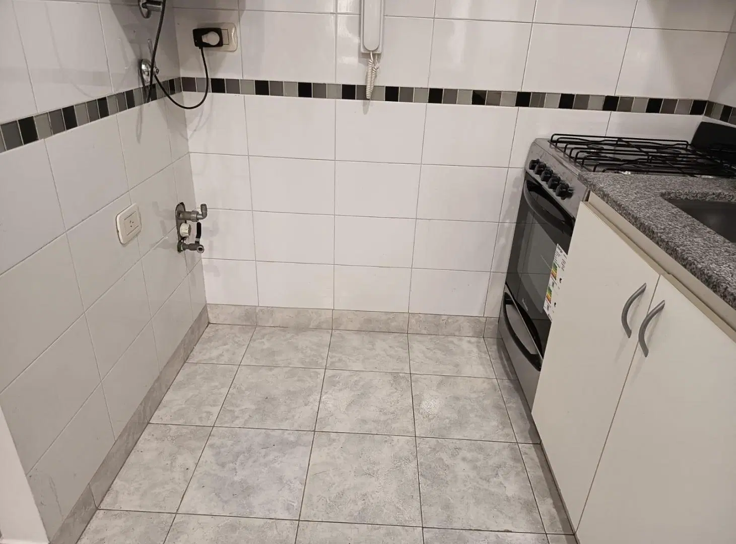 Departamento 2 ambientes con patio y cochera en Flores 8