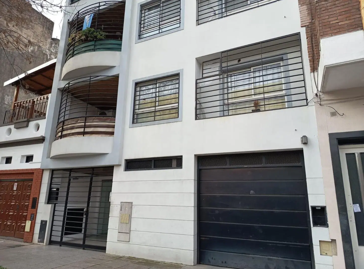 Departamento 2 ambientes con patio y cochera en Flores 3