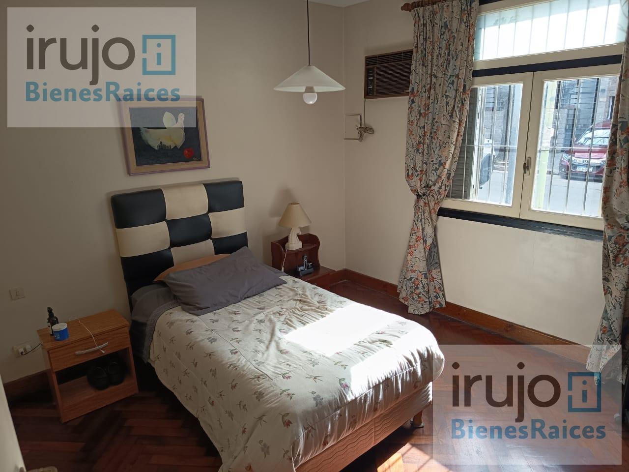 Foto de Casa 8 ambientes con jardin con piscina en Flores, imagen 5