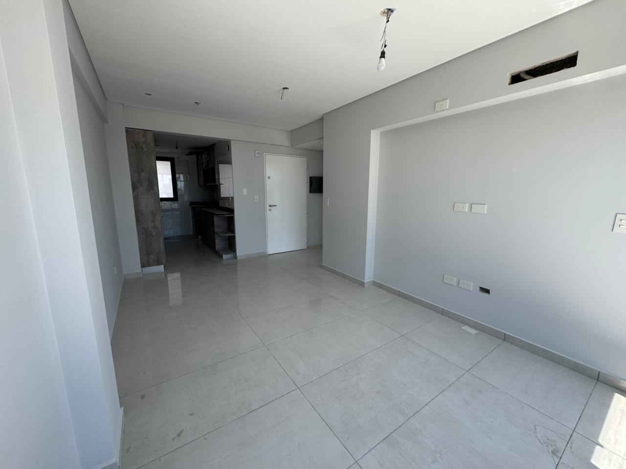 Foto de Departamento de 2 ambientes AL FRENTE A ESTRENAR de CATEGORIA EN FLORES, imagen 2