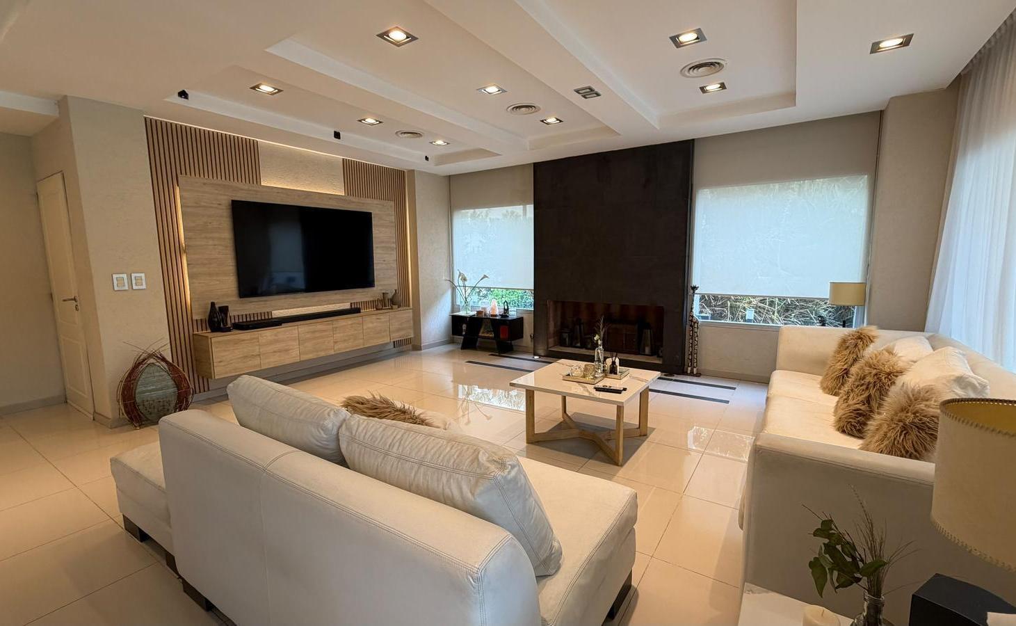 Foto de Casa en Venta de 5amb. en Saint Thomas Este - Canning, imagen 2