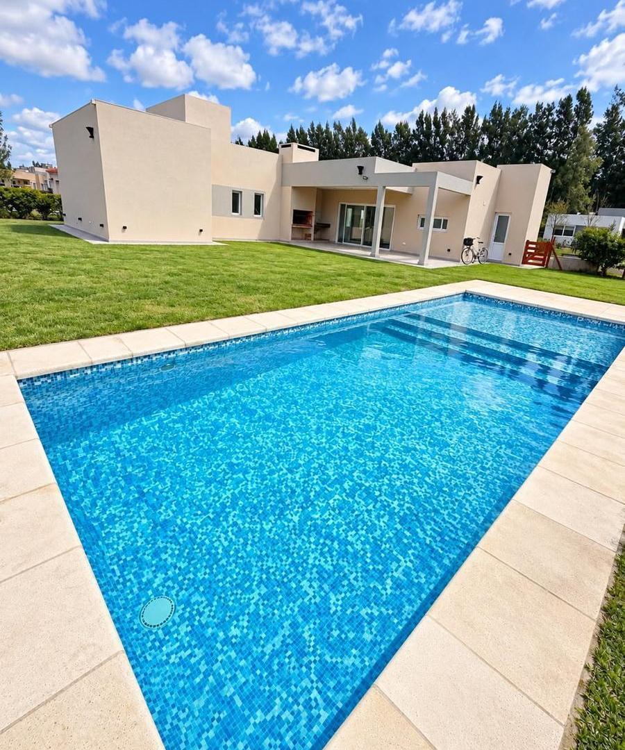 Foto de Casa de 4amb. en venta en Barrio Privado Santa Inés - Canning, imagen 1