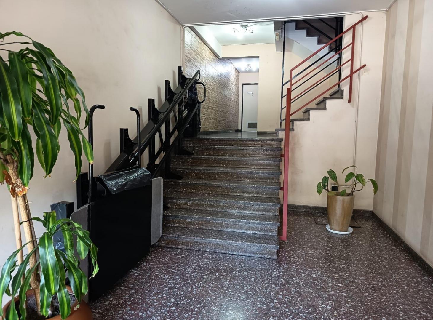 Foto de Departamento de 4 ambientes reciclado con lavadero y balcon en venta en, imagen 2
