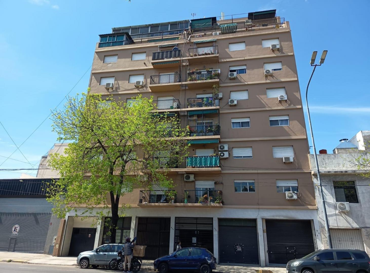Foto de Departamento de 4 ambientes reciclado con lavadero y balcon en venta en, imagen 5