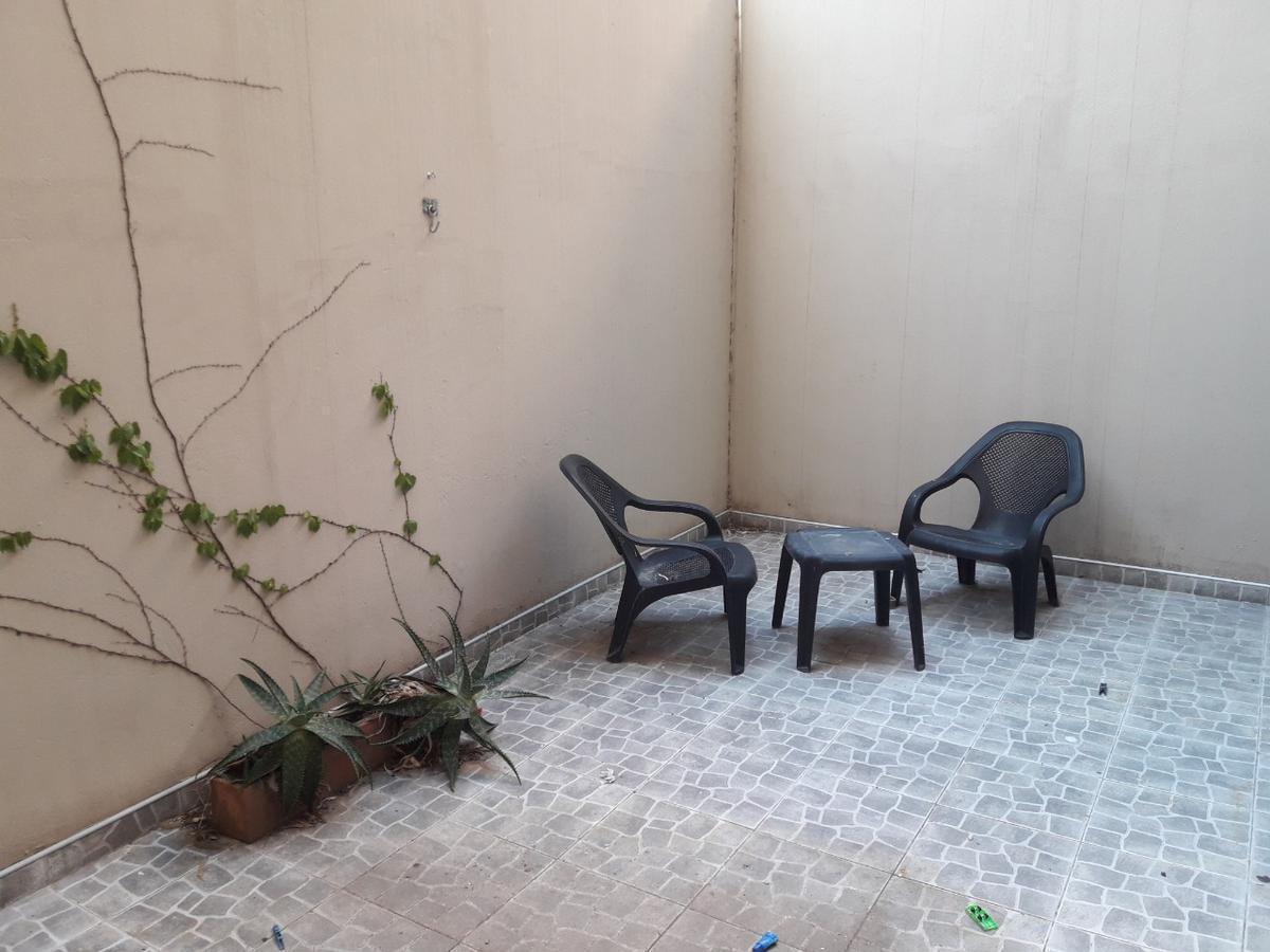 Venta monoambiente con patio de planta baja alquilado