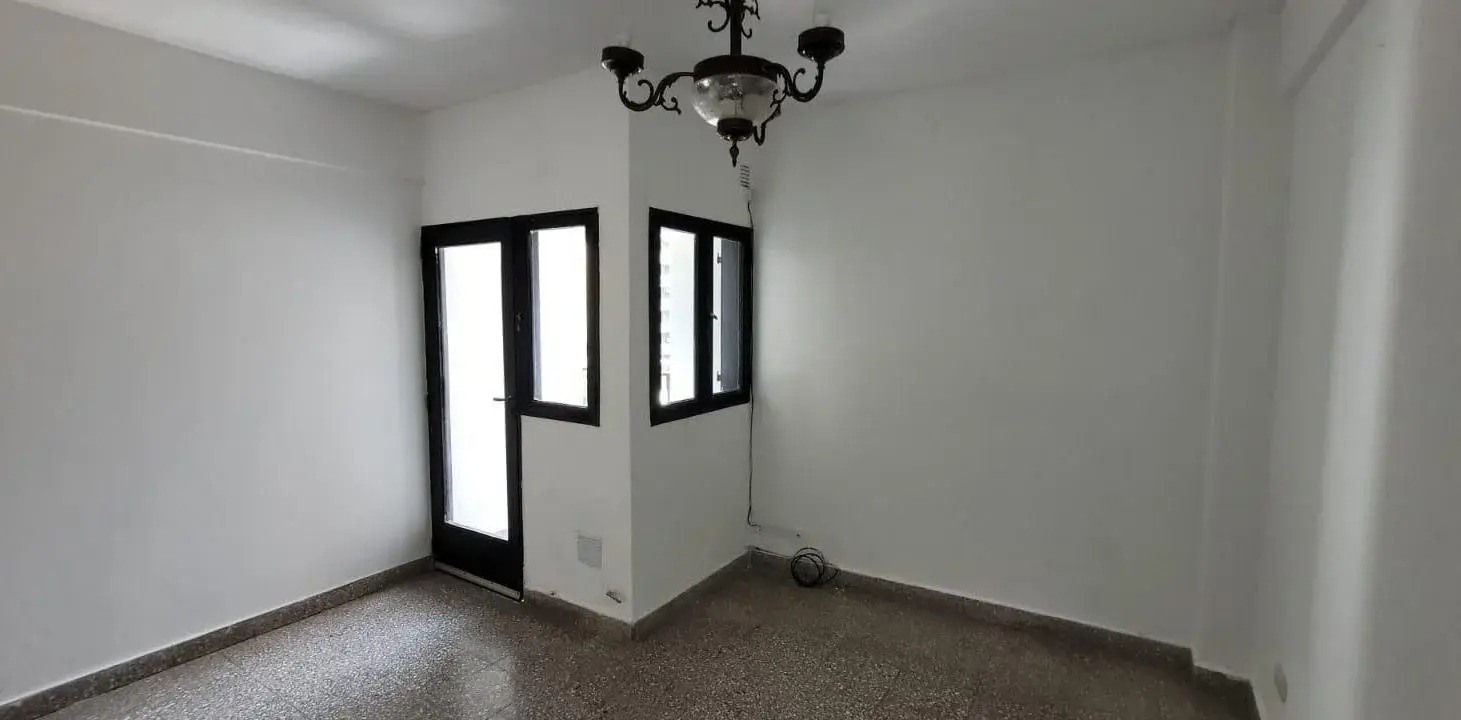 Alquiler Departamento 2 Dormitorios Zona Centro balcón pequeño 2