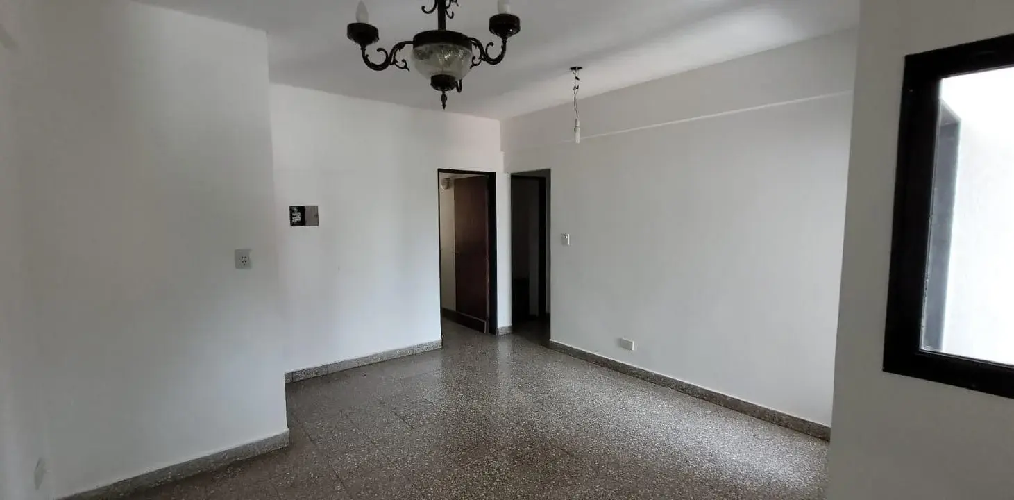 Alquiler Departamento 2 Dormitorios Zona Centro balcón pequeño 1