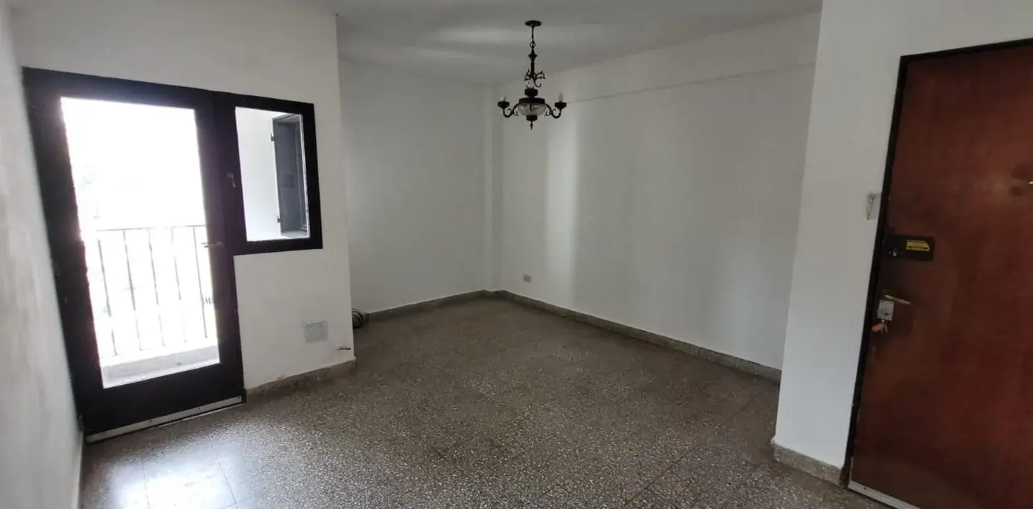 Alquiler Departamento 2 Dormitorios Zona Centro balcón pequeño 5