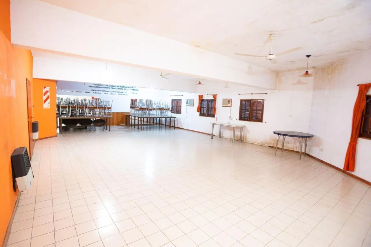 Alquiler o  Venta  Inmueble Comercial multiples niveles ingreso vehicular 2