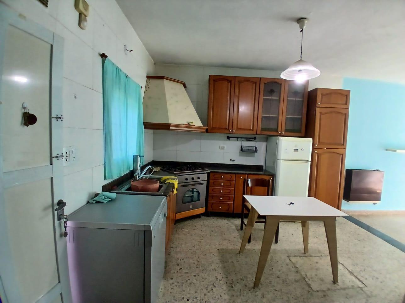 Foto de Alquiler casa de 2 plantas 4 dormitorios con pileta cochera patio, imagen 3