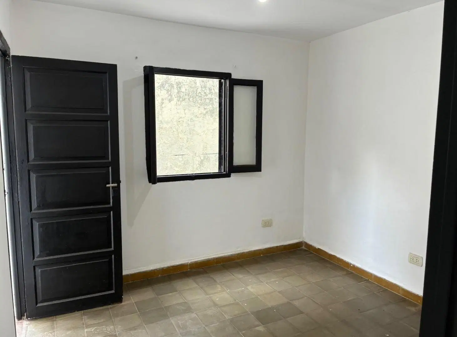 Casa de pasillo con patio y 2 dormitorios - Zona Norte 5